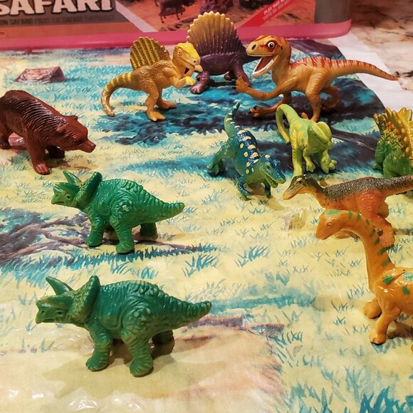 Safari Animals + 11 Dinosaurs Figures Fence Mat & Box Action Products 2001 VIDEO - Picture 7 of 11
